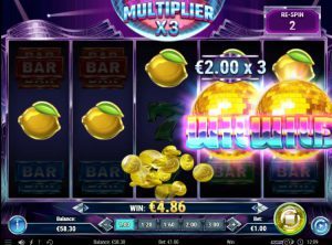 Disco Diamonds slot feature win 2