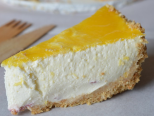 No-bake mango-kersen cheesecake