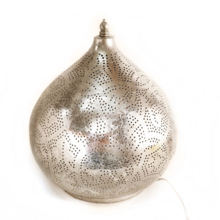 Oosterse tafellamp | Vintage zilver | Arabische tafellamp | Metaal |Vintage zilver | Gaatjes lamp | Marokkaanse lamp | Oosterse lamp | Oosterse lampen | Oosterse sfeerverlichting
