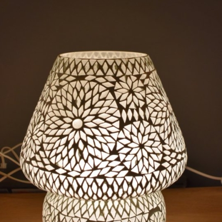 Oosterse tafellamp met uniek paddenstoelen design handgemaakt van prachtig transparant glasmozaiek nu bij Kalini
