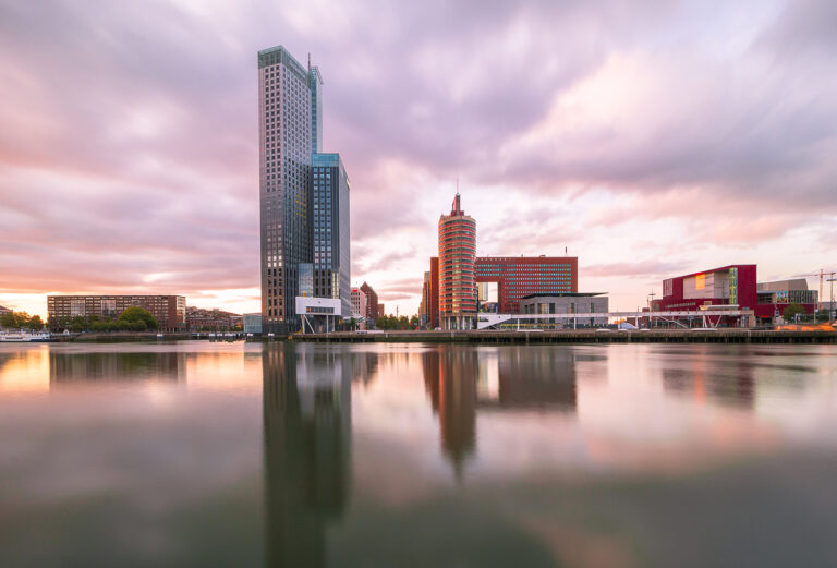 Skyline Rotterdam aan jouw muur hangen op plexiglas bedrukt