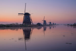 te koop goedkoop schilderij molens foto sloten zonsondergang kleurrijk paars Nederland